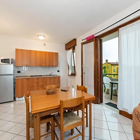 Near The Lake, Shared Swimming Pool Holiday home