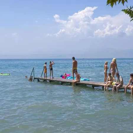 Near The Lake, Shared Swimming Pool Holiday home *