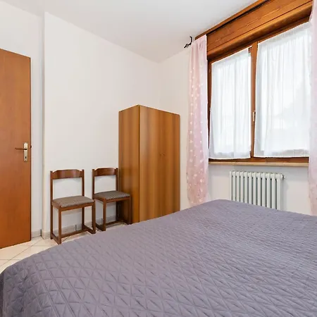 Near The Lake, Shared Swimming Pool Holiday home