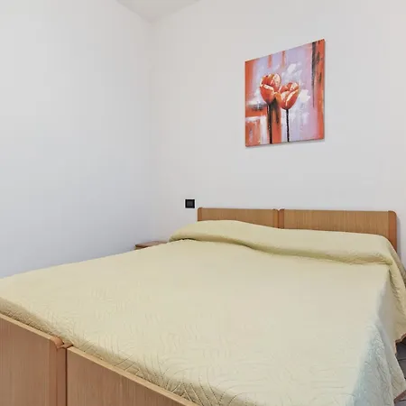 Holiday home Near The Lake, Shared Swimming Pool *