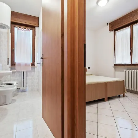 Holiday home Near The Lake, Shared Swimming Pool