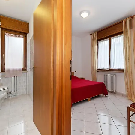 Holiday home Near The Lake, Shared Swimming Pool *