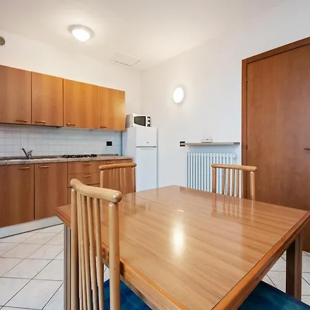 Near The Lake, Shared Swimming Pool Holiday home Lazise